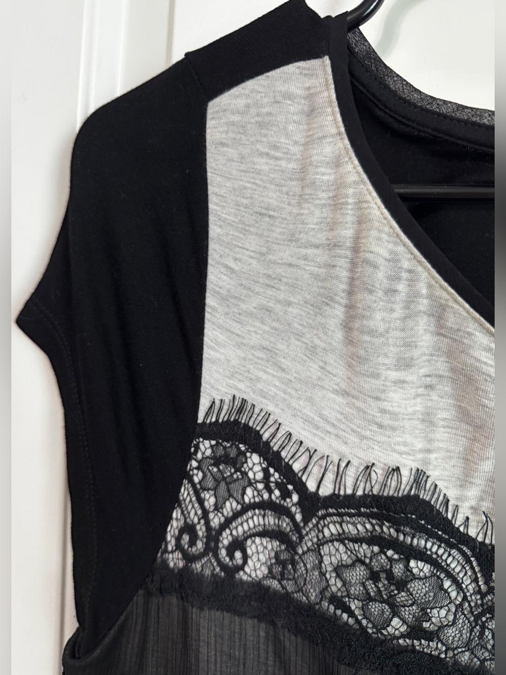 White House Black Market Mixed Media Eyelash Lace Blouse Gray Black Size S - Picture 8 of 11